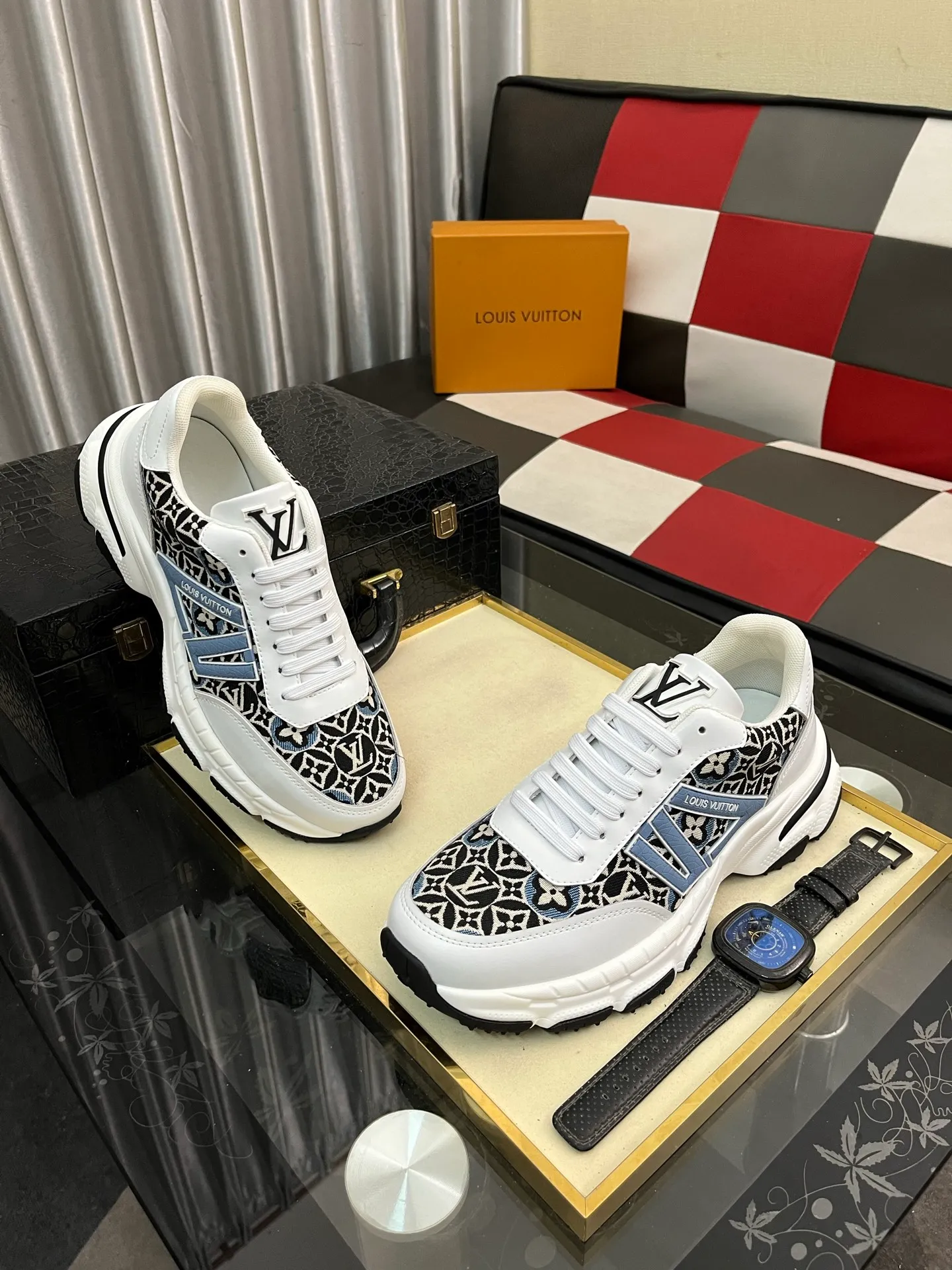 Men's shoes 💰458⌚️⌚️LV Louis Vuitton. The latest trendy casual shoes are popular in physical stores in sizes 38-44. New spring and summer comfortable imported custom original cowhide, unique jacquard fabric element design. With sheepskin lining, Lv original bottom, [sun][sun] high-end packaging and high quality💪Details determine the quality, you can enter and leave the counter at will, welcome to compare🇮🇹3️⃣colors available